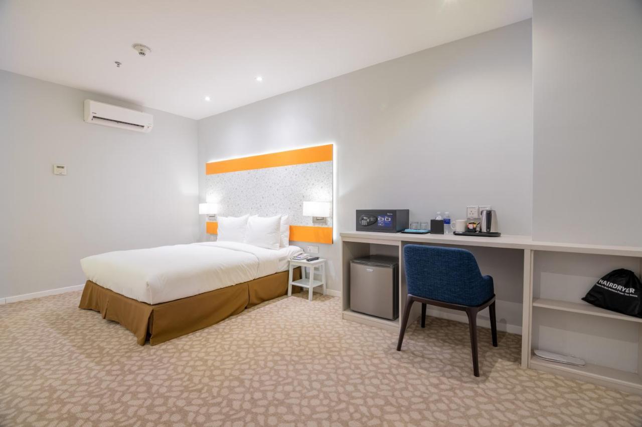 Holiday Inn Express & Suites Johor Bahru By Ihg Екстер'єр фото
